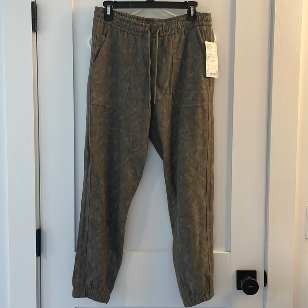 BNWT Athleta Farallon Printed Joggers Size 8